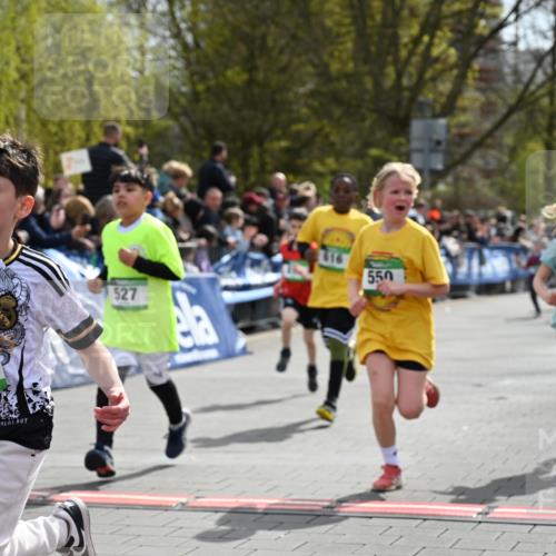 12.04.2026 - 45. Internationalen Wilhelmsburger Insellauf J. Mangold http://msf.ph/oto/9522908 12.04.2026 14:35:03 Ziel 287, 326, 464, 1706, 346, 1726, 556, 840, 864, 288, 1725, 550, 527, 1721, 616, 816, 677 meine-sportfotos.de