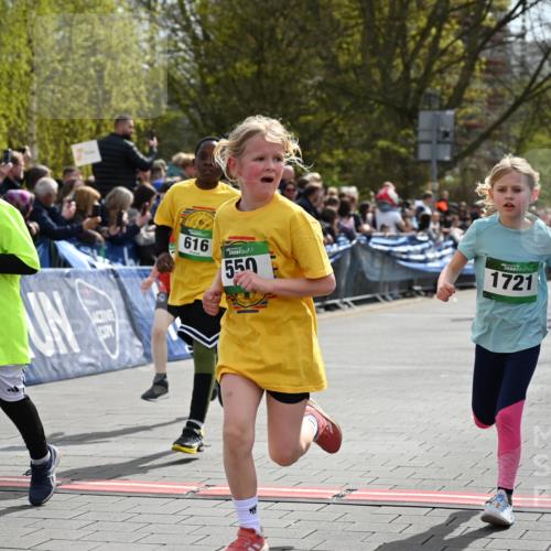 12.04.2026 - 45. Internationalen Wilhelmsburger Insellauf J. Mangold http://msf.ph/oto/9522910 12.04.2026 14:35:04 Ziel 464, 1706, 346, 1726, 556, 840, 864, 288, 1725, 550, 527, 1721, 616, 816, 677, 69, 470, 1750 meine-sportfotos.de