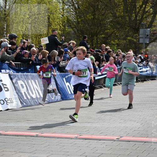 12.04.2026 - 45. Internationalen Wilhelmsburger Insellauf J. Mangold http://msf.ph/oto/9522917 12.04.2026 14:35:07 Ziel 550, 527, 1721, 616, 816, 677, 69, 470, 1750, 163, 166 meine-sportfotos.de