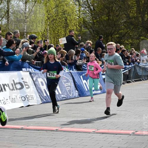 12.04.2026 - 45. Internationalen Wilhelmsburger Insellauf J. Mangold http://msf.ph/oto/9522928 12.04.2026 14:35:08 Ziel 1721, 616, 816, 677, 69, 470, 1750, 163, 166, 836, 869 meine-sportfotos.de
