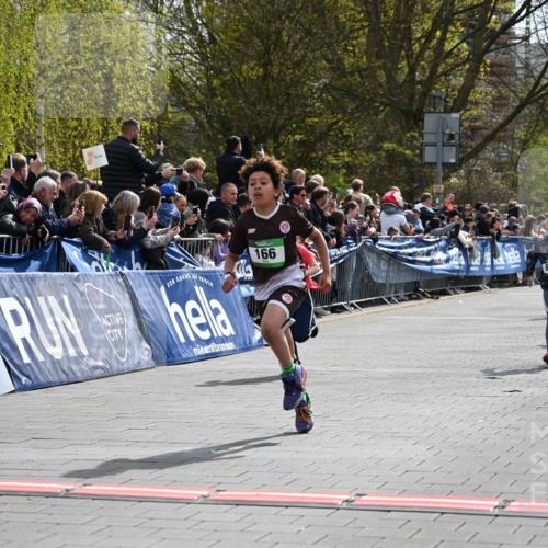 12.04.2026 - 45. Internationalen Wilhelmsburger Insellauf J. Mangold http://msf.ph/oto/9522932 12.04.2026 14:35:11 Ziel 677, 69, 470, 1750, 163, 166, 836, 869, 415, 1707, 846, 842 meine-sportfotos.de