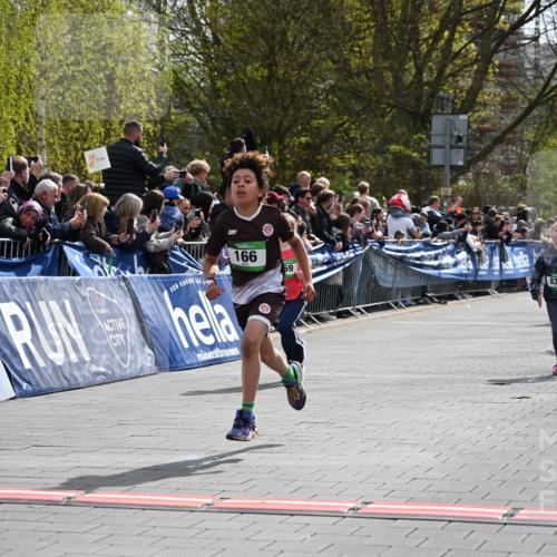 12.04.2026 - 45. Internationalen Wilhelmsburger Insellauf J. Mangold http://msf.ph/oto/9522933 12.04.2026 14:35:11 Ziel 677, 69, 470, 1750, 163, 166, 836, 869, 415, 1707, 846, 842 meine-sportfotos.de