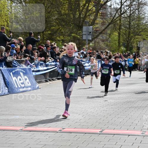 12.04.2026 - 45. Internationalen Wilhelmsburger Insellauf J. Mangold http://msf.ph/oto/9522939 12.04.2026 14:35:12 Ziel 69, 470, 1750, 163, 166, 836, 869, 415, 1707, 846, 842 meine-sportfotos.de