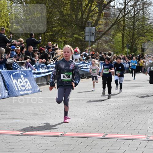 12.04.2026 - 45. Internationalen Wilhelmsburger Insellauf J. Mangold http://msf.ph/oto/9522940 12.04.2026 14:35:12 Ziel 69, 470, 1750, 163, 166, 836, 869, 415, 1707, 846, 842 meine-sportfotos.de