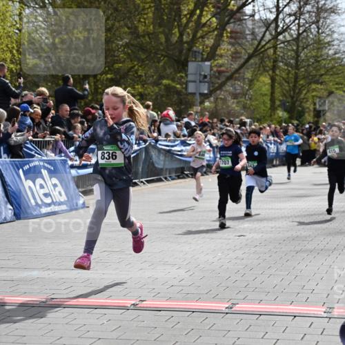 12.04.2026 - 45. Internationalen Wilhelmsburger Insellauf J. Mangold http://msf.ph/oto/9522942 12.04.2026 14:35:12 Ziel 69, 470, 1750, 163, 166, 836, 869, 415, 1707, 846, 842 meine-sportfotos.de