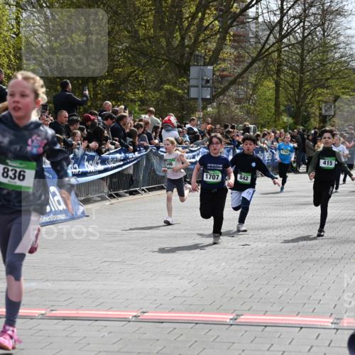 12.04.2026 - 45. Internationalen Wilhelmsburger Insellauf J. Mangold http://msf.ph/oto/9522947 12.04.2026 14:35:13 Ziel 163, 166, 836, 869, 415, 1707, 846, 842 meine-sportfotos.de