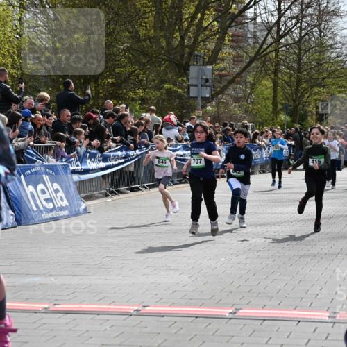 12.04.2026 - 45. Internationalen Wilhelmsburger Insellauf J. Mangold http://msf.ph/oto/9522949 12.04.2026 14:35:13 Ziel 163, 166, 836, 869, 415, 1707, 846, 842 meine-sportfotos.de