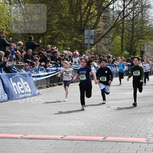 12.04.2026 - 45. Internationalen Wilhelmsburger Insellauf J. Mangold http://msf.ph/oto/9522951 12.04.2026 14:35:13 Ziel 163, 166, 836, 869, 415, 1707, 846, 842 meine-sportfotos.de