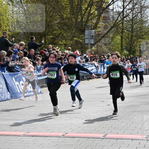 12.04.2026 - 45. Internationalen Wilhelmsburger Insellauf J. Mangold http://msf.ph/oto/9522952 12.04.2026 14:35:14 Ziel 166, 836, 869, 415, 1707, 846, 842, 1703, 156, 659 meine-sportfotos.de
