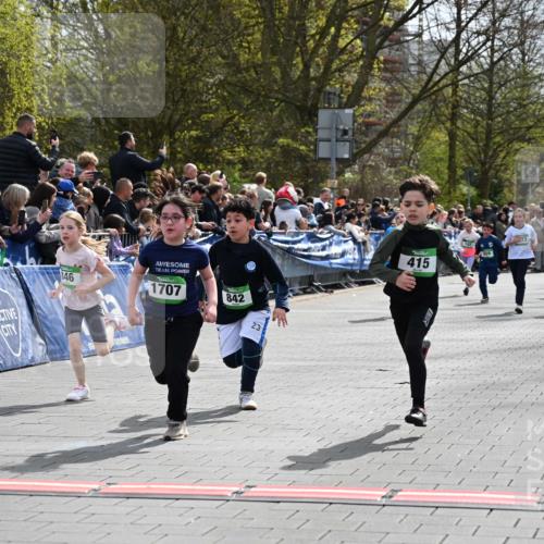 12.04.2026 - 45. Internationalen Wilhelmsburger Insellauf J. Mangold http://msf.ph/oto/9522954 12.04.2026 14:35:14 Ziel 166, 836, 869, 415, 1707, 846, 842, 1703, 156, 659 meine-sportfotos.de