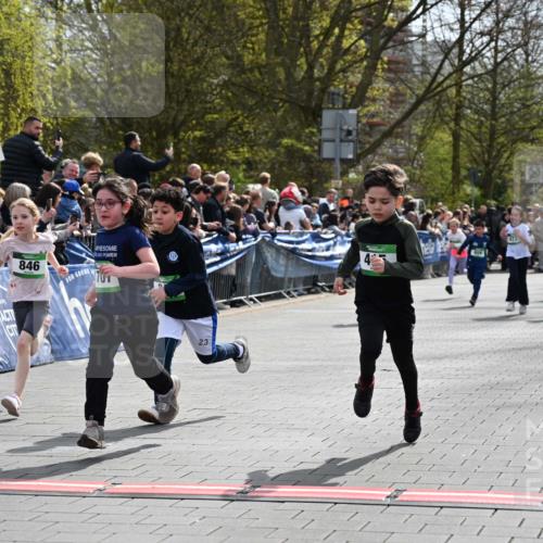 12.04.2026 - 45. Internationalen Wilhelmsburger Insellauf J. Mangold http://msf.ph/oto/9522957 12.04.2026 14:35:14 Ziel 166, 836, 869, 415, 1707, 846, 842, 1703, 156, 659 meine-sportfotos.de