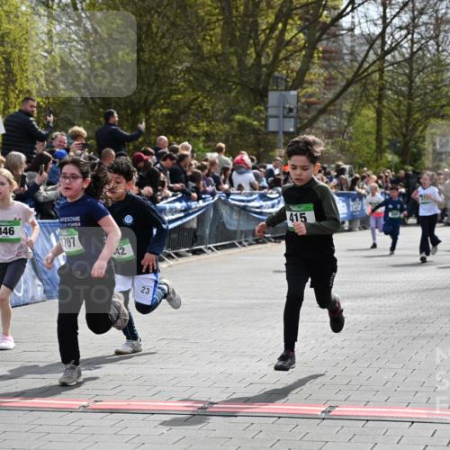12.04.2026 - 45. Internationalen Wilhelmsburger Insellauf J. Mangold http://msf.ph/oto/9522958 12.04.2026 14:35:14 Ziel 166, 836, 869, 415, 1707, 846, 842, 1703, 156, 659 meine-sportfotos.de