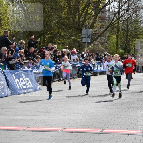 12.04.2026 - 45. Internationalen Wilhelmsburger Insellauf J. Mangold http://msf.ph/oto/9522974 12.04.2026 14:35:17 Ziel 415, 1707, 846, 842, 1703, 156, 659, 873, 142, 522, 1009 meine-sportfotos.de