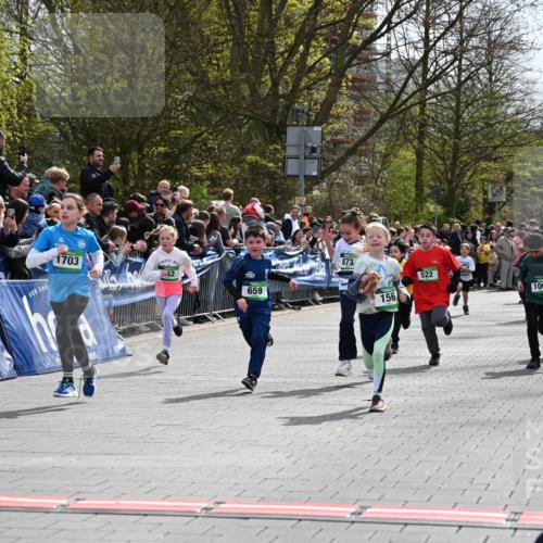 12.04.2026 - 45. Internationalen Wilhelmsburger Insellauf J. Mangold http://msf.ph/oto/9522975 12.04.2026 14:35:17 Ziel 415, 1707, 846, 842, 1703, 156, 659, 873, 142, 522, 1009 meine-sportfotos.de