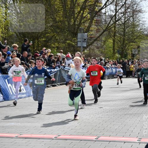 12.04.2026 - 45. Internationalen Wilhelmsburger Insellauf J. Mangold http://msf.ph/oto/9522983 12.04.2026 14:35:18 Ziel 415, 1707, 846, 842, 1703, 156, 659, 873, 142, 522, 1009, 419, 80 meine-sportfotos.de