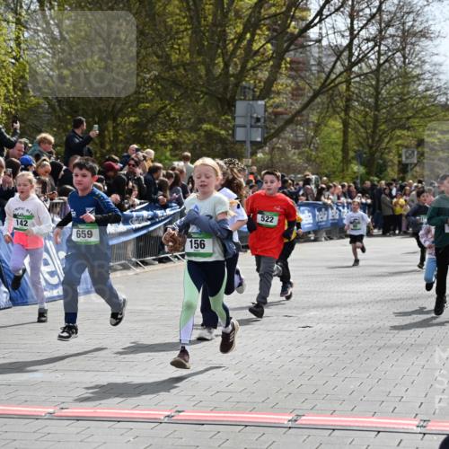 12.04.2026 - 45. Internationalen Wilhelmsburger Insellauf J. Mangold http://msf.ph/oto/9522985 12.04.2026 14:35:18 Ziel 415, 1707, 846, 842, 1703, 156, 659, 873, 142, 522, 1009, 419, 80 meine-sportfotos.de