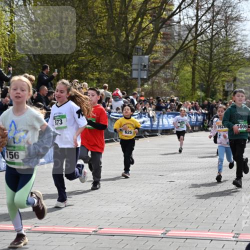 12.04.2026 - 45. Internationalen Wilhelmsburger Insellauf J. Mangold http://msf.ph/oto/9522991 12.04.2026 14:35:19 Ziel 846, 842, 1703, 156, 659, 873, 142, 522, 1009, 419, 80 meine-sportfotos.de