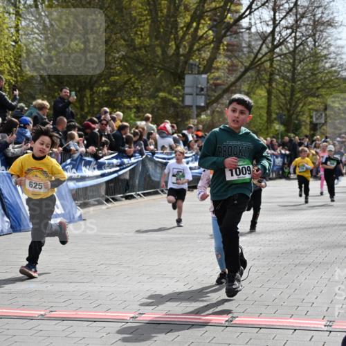 12.04.2026 - 45. Internationalen Wilhelmsburger Insellauf J. Mangold http://msf.ph/oto/9522997 12.04.2026 14:35:20 Ziel 1703, 156, 659, 873, 142, 522, 1009, 419, 80, 366, 574 meine-sportfotos.de