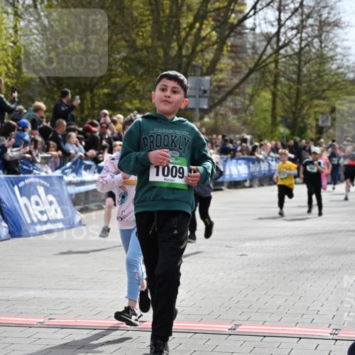 12.04.2026 - 45. Internationalen Wilhelmsburger Insellauf J. Mangold http://msf.ph/oto/9523006 12.04.2026 14:35:21 Ziel 1703, 156, 659, 873, 142, 522, 1009, 419, 80, 366, 574 meine-sportfotos.de