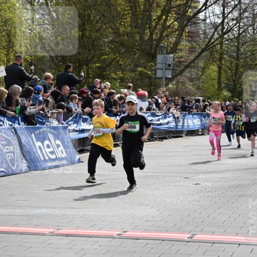 12.04.2026 - 45. Internationalen Wilhelmsburger Insellauf J. Mangold http://msf.ph/oto/9523010 12.04.2026 14:35:23 Ziel 873, 142, 522, 1009, 419, 80, 366, 574, 1017 meine-sportfotos.de