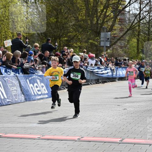 12.04.2026 - 45. Internationalen Wilhelmsburger Insellauf J. Mangold http://msf.ph/oto/9523013 12.04.2026 14:35:24 Ziel 1009, 419, 80, 366, 574, 1017, 1717 meine-sportfotos.de