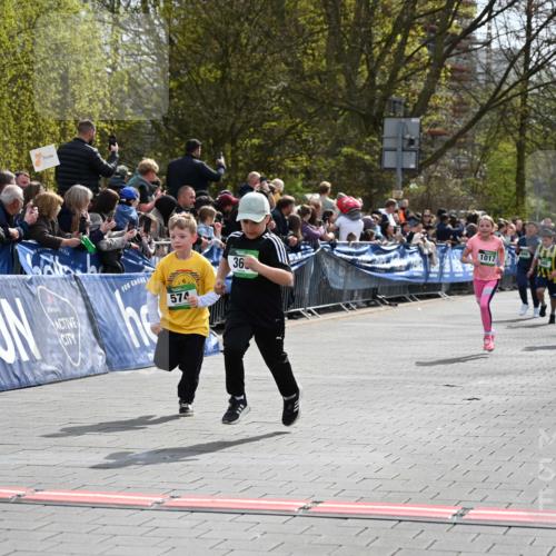 12.04.2026 - 45. Internationalen Wilhelmsburger Insellauf J. Mangold http://msf.ph/oto/9523015 12.04.2026 14:35:24 Ziel 1009, 419, 80, 366, 574, 1017, 1717 meine-sportfotos.de