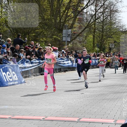 12.04.2026 - 45. Internationalen Wilhelmsburger Insellauf J. Mangold http://msf.ph/oto/9523017 12.04.2026 14:35:25 Ziel 419, 80, 366, 574, 1017, 1717, 312, 340, 848 meine-sportfotos.de