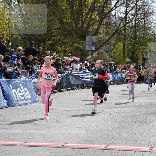 12.04.2026 - 45. Internationalen Wilhelmsburger Insellauf J. Mangold http://msf.ph/oto/9523023 12.04.2026 14:35:26 Ziel 419, 80, 366, 574, 1017, 1717, 312, 340, 848, 1728 meine-sportfotos.de