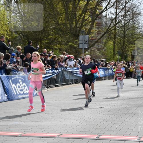 12.04.2026 - 45. Internationalen Wilhelmsburger Insellauf J. Mangold http://msf.ph/oto/9523025 12.04.2026 14:35:26 Ziel 419, 80, 366, 574, 1017, 1717, 312, 340, 848, 1728 meine-sportfotos.de