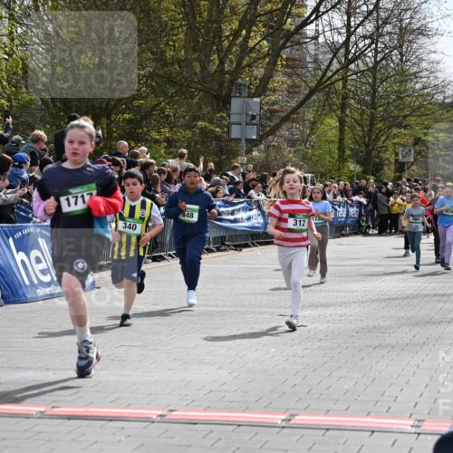 12.04.2026 - 45. Internationalen Wilhelmsburger Insellauf J. Mangold http://msf.ph/oto/9523033 12.04.2026 14:35:27 Ziel 366, 574, 1017, 1717, 312, 340, 848, 1728, 474 meine-sportfotos.de