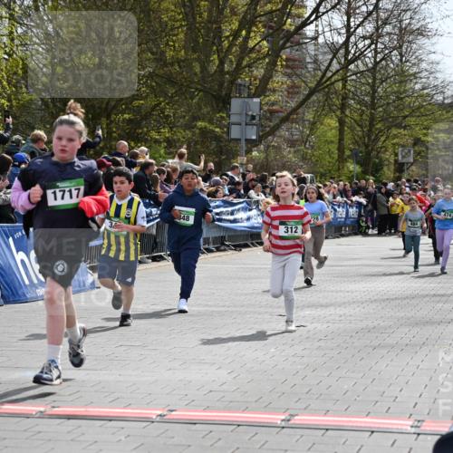12.04.2026 - 45. Internationalen Wilhelmsburger Insellauf J. Mangold http://msf.ph/oto/9523034 12.04.2026 14:35:27 Ziel 366, 574, 1017, 1717, 312, 340, 848, 1728, 474 meine-sportfotos.de