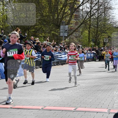 12.04.2026 - 45. Internationalen Wilhelmsburger Insellauf J. Mangold http://msf.ph/oto/9523035 12.04.2026 14:35:28 Ziel 366, 574, 1017, 1717, 312, 340, 848, 1728, 474, 484, 137, 582 meine-sportfotos.de
