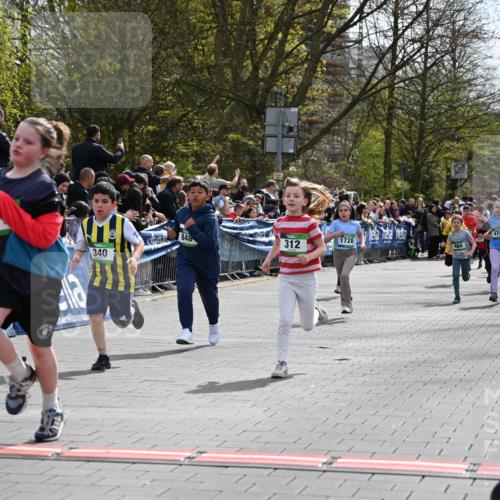 12.04.2026 - 45. Internationalen Wilhelmsburger Insellauf J. Mangold http://msf.ph/oto/9523037 12.04.2026 14:35:28 Ziel 366, 574, 1017, 1717, 312, 340, 848, 1728, 474, 484, 137, 582 meine-sportfotos.de