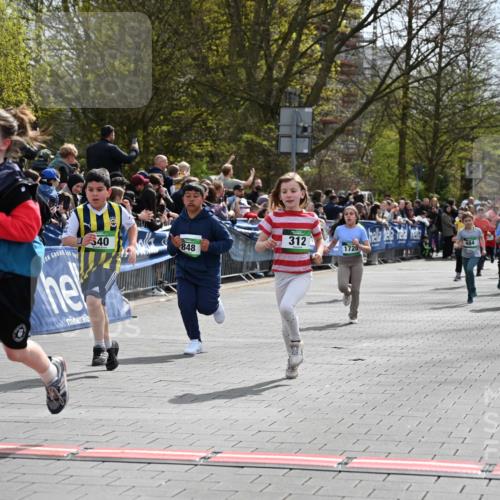 12.04.2026 - 45. Internationalen Wilhelmsburger Insellauf J. Mangold http://msf.ph/oto/9523039 12.04.2026 14:35:28 Ziel 366, 574, 1017, 1717, 312, 340, 848, 1728, 474, 484, 137, 582 meine-sportfotos.de