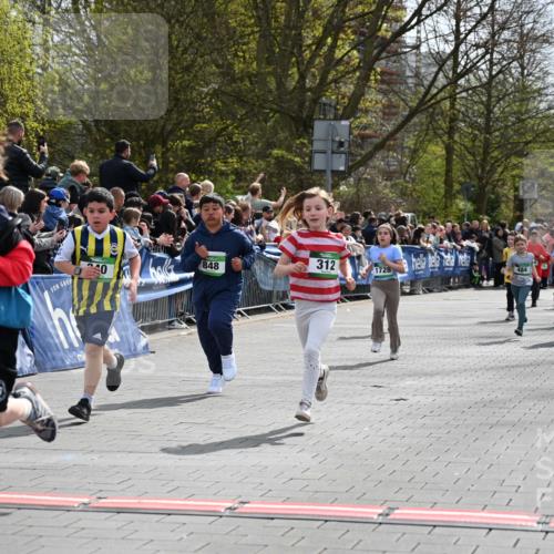 12.04.2026 - 45. Internationalen Wilhelmsburger Insellauf J. Mangold http://msf.ph/oto/9523040 12.04.2026 14:35:28 Ziel 366, 574, 1017, 1717, 312, 340, 848, 1728, 474, 484, 137, 582 meine-sportfotos.de