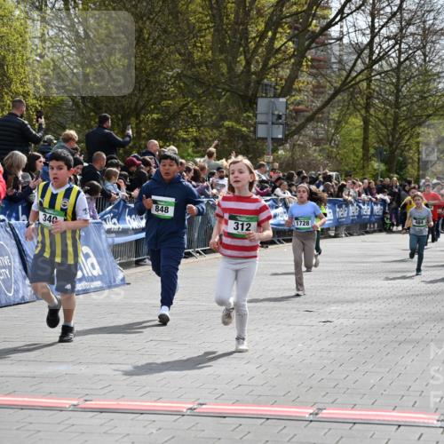 12.04.2026 - 45. Internationalen Wilhelmsburger Insellauf J. Mangold http://msf.ph/oto/9523042 12.04.2026 14:35:28 Ziel 366, 574, 1017, 1717, 312, 340, 848, 1728, 474, 484, 137, 582 meine-sportfotos.de