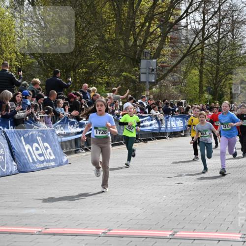 12.04.2026 - 45. Internationalen Wilhelmsburger Insellauf J. Mangold http://msf.ph/oto/9523052 12.04.2026 14:35:30 Ziel 1017, 1717, 312, 340, 848, 1728, 474, 484, 137, 582, 334 meine-sportfotos.de