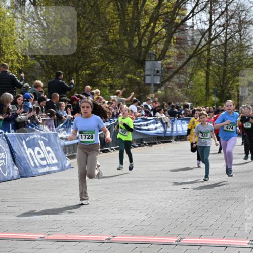 12.04.2026 - 45. Internationalen Wilhelmsburger Insellauf J. Mangold http://msf.ph/oto/9523055 12.04.2026 14:35:30 Ziel 1017, 1717, 312, 340, 848, 1728, 474, 484, 137, 582, 334 meine-sportfotos.de