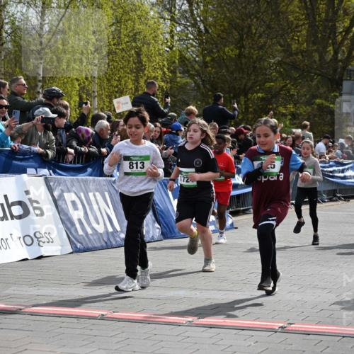 12.04.2026 - 45. Internationalen Wilhelmsburger Insellauf J. Mangold http://msf.ph/oto/9523112 12.04.2026 14:35:41 Ziel 851, 515, 432, 513, 442, 603, 364, 425, 813, 674, 1724, 118, 322, 525 meine-sportfotos.de