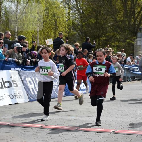 12.04.2026 - 45. Internationalen Wilhelmsburger Insellauf J. Mangold http://msf.ph/oto/9523114 12.04.2026 14:35:41 Ziel 851, 515, 432, 513, 442, 603, 364, 425, 813, 674, 1724, 118, 322, 525 meine-sportfotos.de