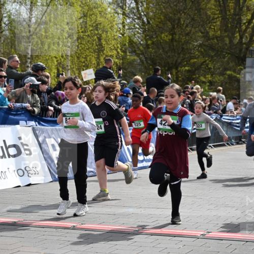 12.04.2026 - 45. Internationalen Wilhelmsburger Insellauf J. Mangold http://msf.ph/oto/9523115 12.04.2026 14:35:42 Ziel 515, 432, 513, 442, 603, 364, 425, 813, 674, 1724, 118, 322, 525, 77, 549 meine-sportfotos.de