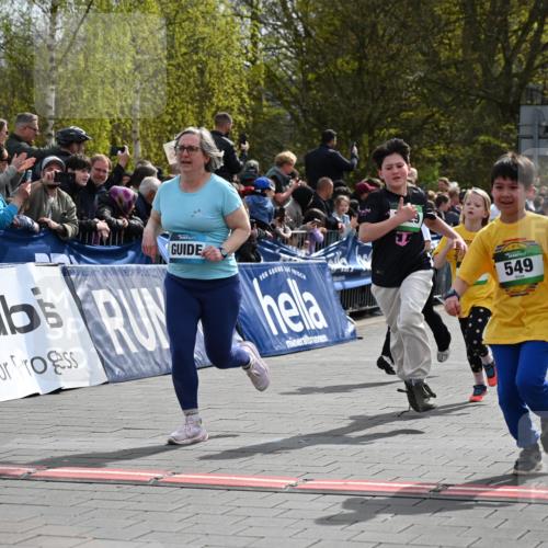 12.04.2026 - 45. Internationalen Wilhelmsburger Insellauf J. Mangold http://msf.ph/oto/9523127 12.04.2026 14:35:46 Ziel 674, 1724, 118, 322, 525, 77, 549, 1729, 606, 13, 850, 481 meine-sportfotos.de