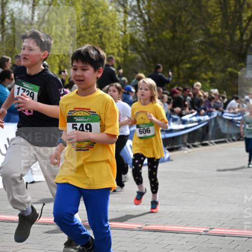 12.04.2026 - 45. Internationalen Wilhelmsburger Insellauf J. Mangold http://msf.ph/oto/9523138 12.04.2026 14:35:47 Ziel 118, 322, 525, 77, 549, 1729, 606, 13, 850, 481, 81 meine-sportfotos.de