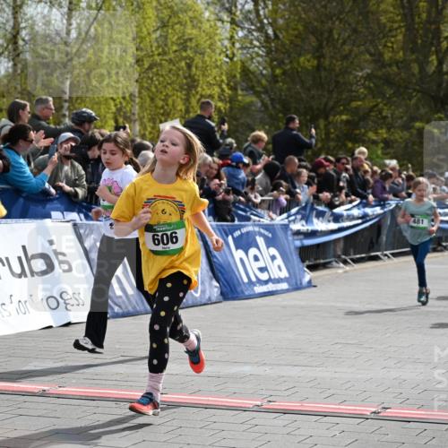 12.04.2026 - 45. Internationalen Wilhelmsburger Insellauf J. Mangold http://msf.ph/oto/9523140 12.04.2026 14:35:48 Ziel 77, 549, 1729, 606, 13, 850, 481, 81 meine-sportfotos.de