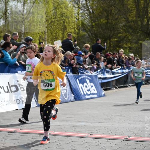12.04.2026 - 45. Internationalen Wilhelmsburger Insellauf J. Mangold http://msf.ph/oto/9523141 12.04.2026 14:35:48 Ziel 77, 549, 1729, 606, 13, 850, 481, 81 meine-sportfotos.de