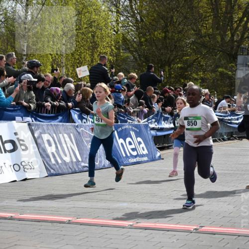 12.04.2026 - 45. Internationalen Wilhelmsburger Insellauf J. Mangold http://msf.ph/oto/9523150 12.04.2026 14:35:49 Ziel 77, 549, 1729, 606, 13, 850, 481, 81 meine-sportfotos.de