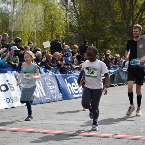 12.04.2026 - 45. Internationalen Wilhelmsburger Insellauf J. Mangold http://msf.ph/oto/9523151 12.04.2026 14:35:50 Ziel 77, 549, 1729, 606, 13, 850, 481, 81, 1069 meine-sportfotos.de