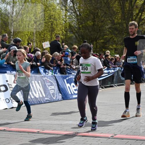 12.04.2026 - 45. Internationalen Wilhelmsburger Insellauf J. Mangold http://msf.ph/oto/9523152 12.04.2026 14:35:50 Ziel 77, 549, 1729, 606, 13, 850, 481, 81, 1069 meine-sportfotos.de