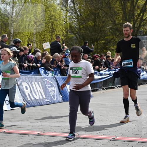 12.04.2026 - 45. Internationalen Wilhelmsburger Insellauf J. Mangold http://msf.ph/oto/9523154 12.04.2026 14:35:50 Ziel 77, 549, 1729, 606, 13, 850, 481, 81, 1069 meine-sportfotos.de