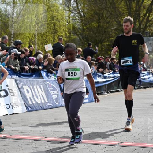 12.04.2026 - 45. Internationalen Wilhelmsburger Insellauf J. Mangold http://msf.ph/oto/9523156 12.04.2026 14:35:50 Ziel 77, 549, 1729, 606, 13, 850, 481, 81, 1069 meine-sportfotos.de